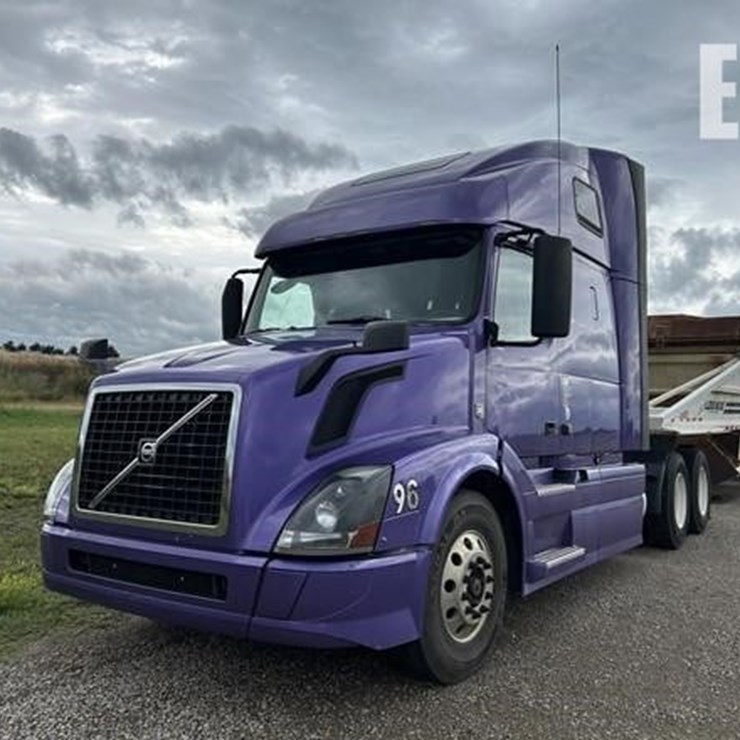 2015 VOLVO VNL42T670