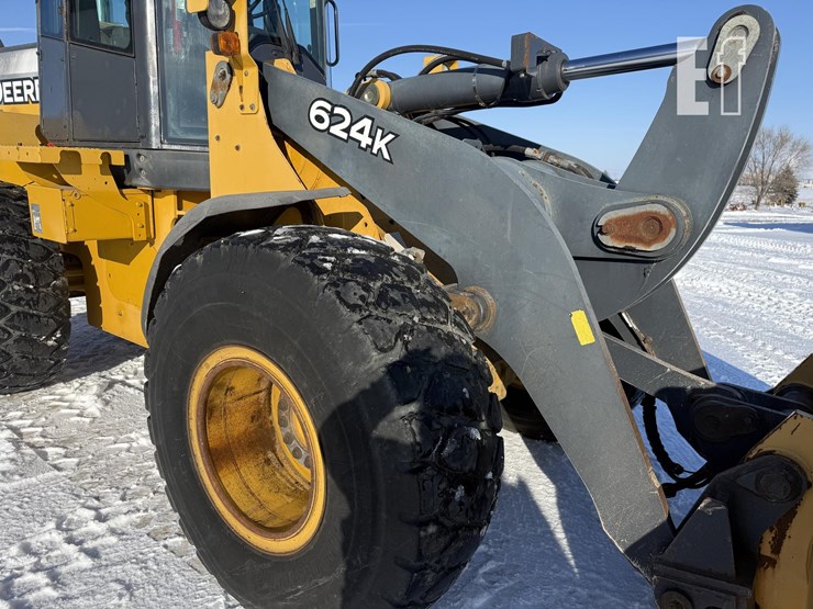 2011-deere-624k-image-3