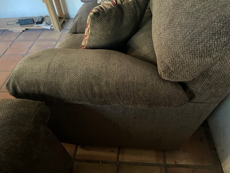 #3744-•-matching-couch-and-loveseat-image-6