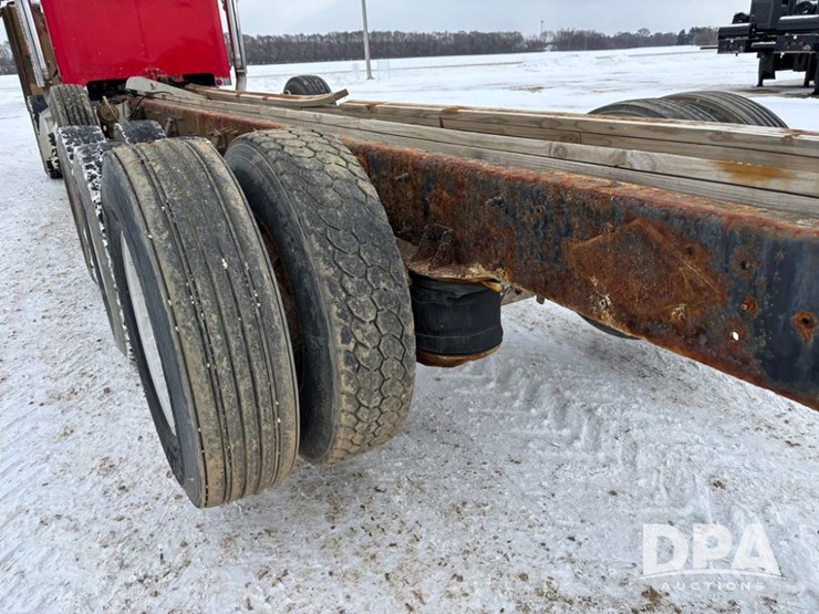 peterbilt-365-image-62