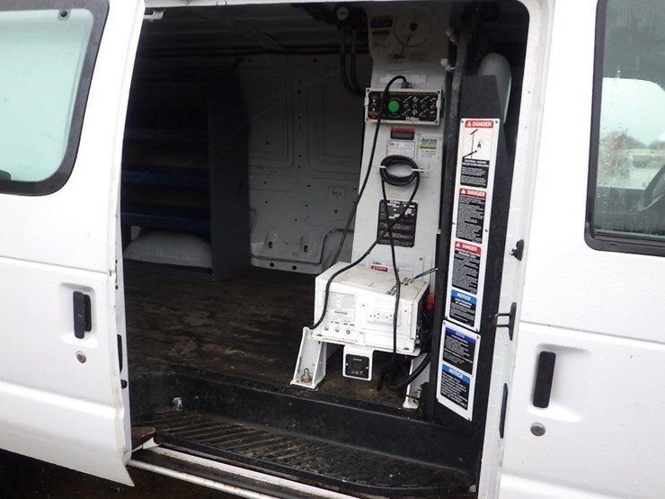 2012-ford-e350-image-12