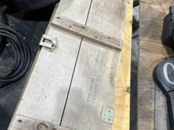 ammo-box,-rubber-bowls,-fuel-hose/handle-image-4