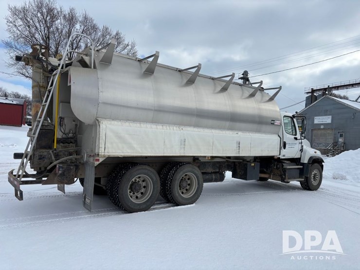 freightliner-114sd-image-15