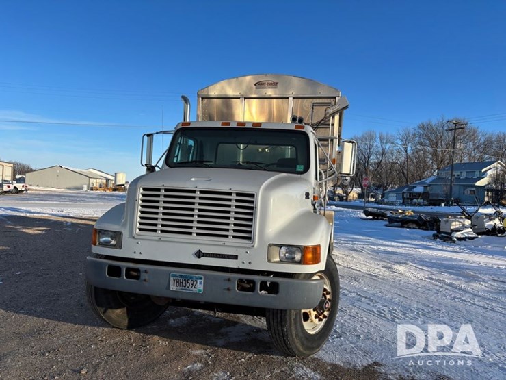 international-4900-image-3