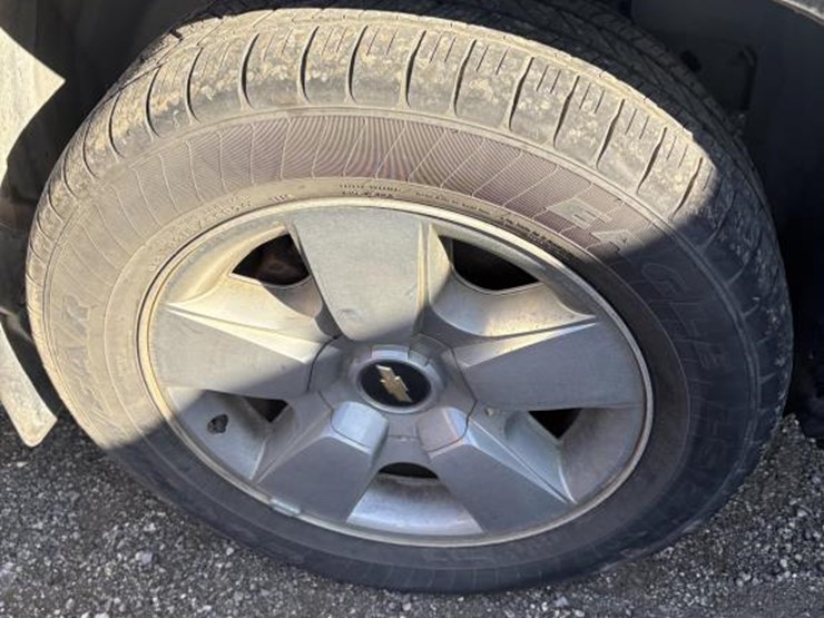 chevrolet-suburban-image-2