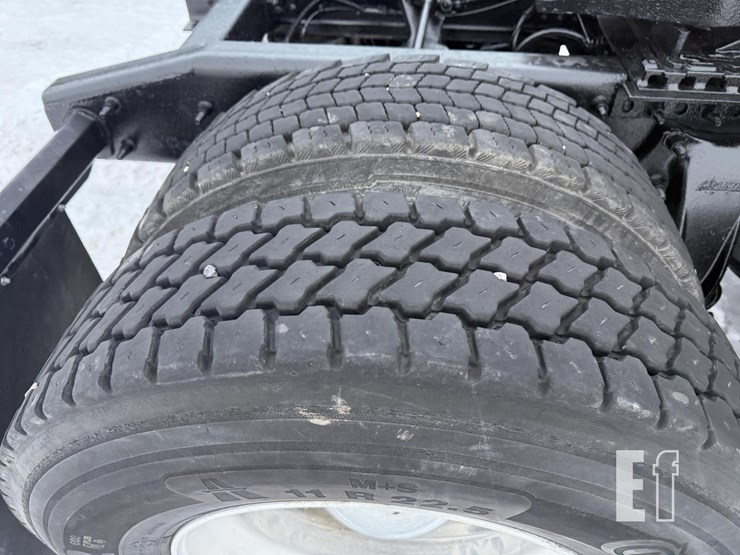 2016-freightliner-cascadia-125-image-8