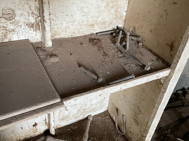 #3722-•-tools-hardware-and-shelf-image-14