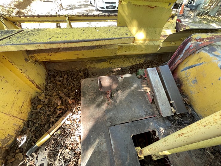 #3653-•-new-holland-swather-image-47