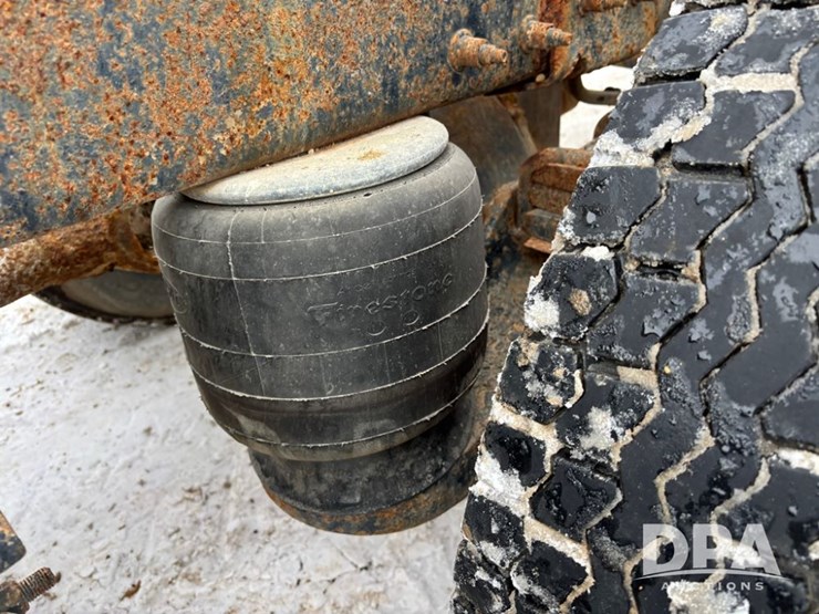 peterbilt-365-image-60