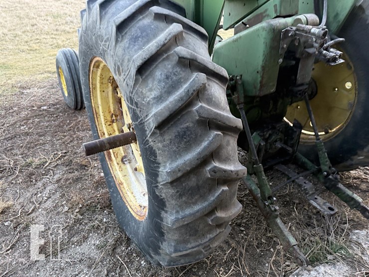 john-deere-4010-image-16