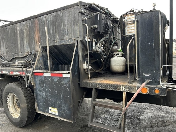 2009-freightliner-m2-s/a-asphalt-patch-truck-image-34