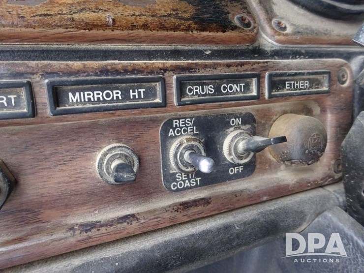 1994-freightliner-fld120-image-99