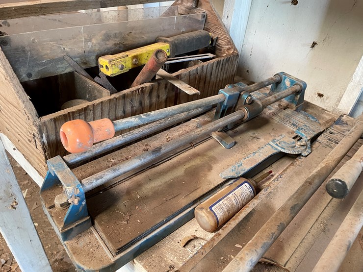 #3719-•-tile-saw,-cutters-and-hardware-box-image-10