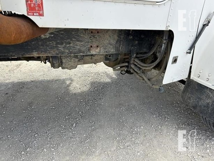 1985-freightliner-fld120-image-38