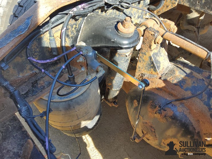 2013-peterbilt-388-image-13