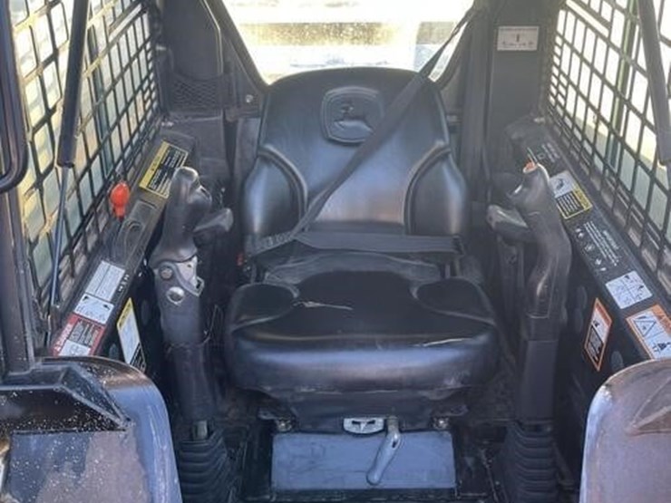 2010-deere-ct332-image-8