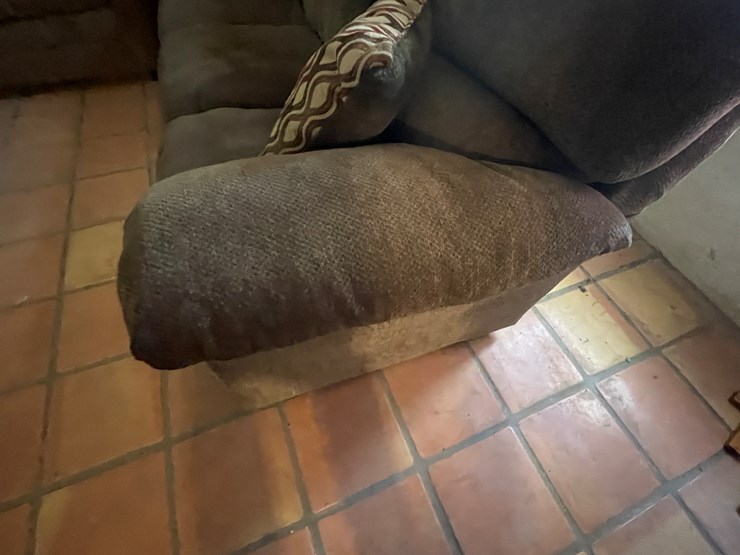 #3744-•-matching-couch-and-loveseat-image-4