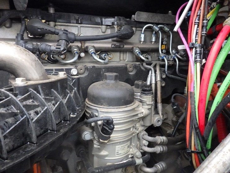 freightliner-cascadia-125-image-32