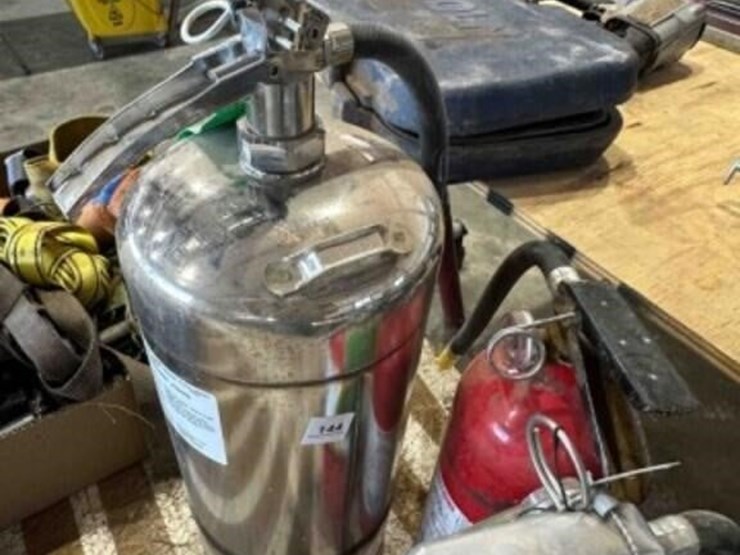 3-fire-extinguishers-image-2