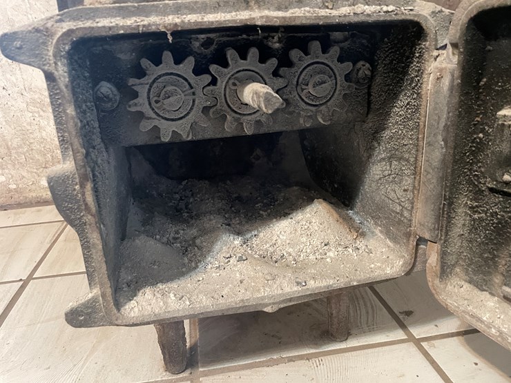 #3737-•-antique-cast-iron-stove/-water-heater-image-12