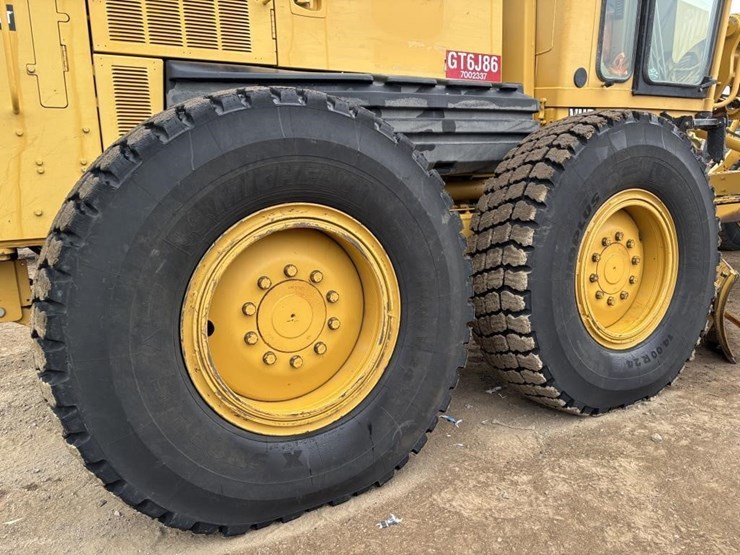 2005-caterpillar-143h-image-31