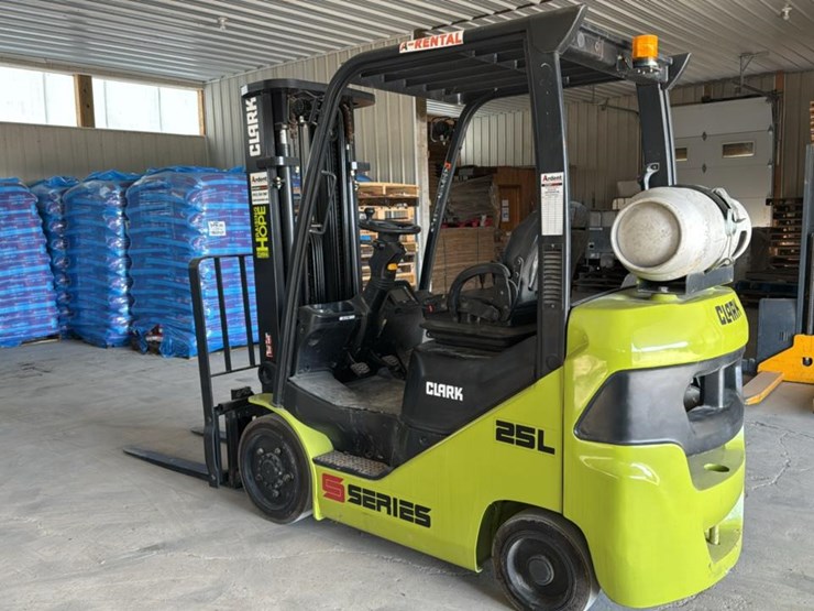#112-•-2021-clark-s25cl-forklift-image-4