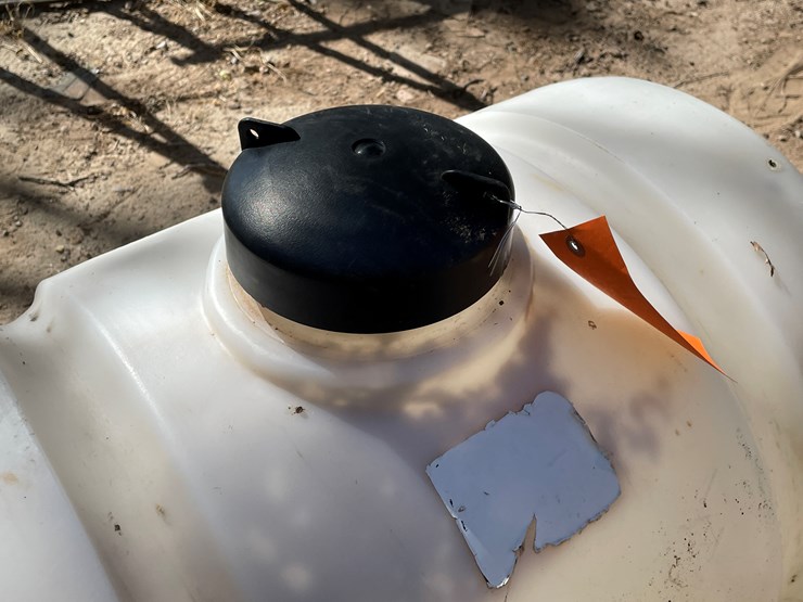 #3661-•-35-galloon-poly-tank-image-8