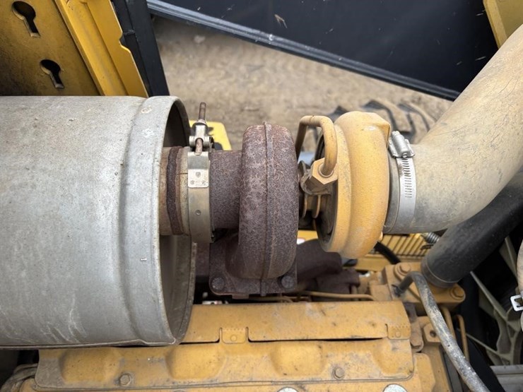 2017-deere-210l-image-45