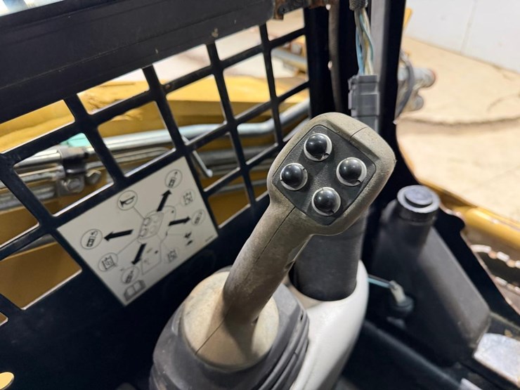 caterpillar-268b-image-23