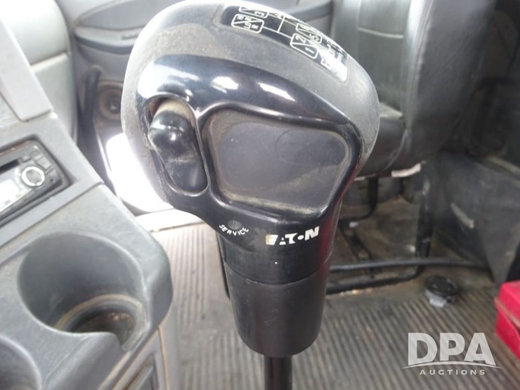 2007-freightliner-columbia-112-image-88