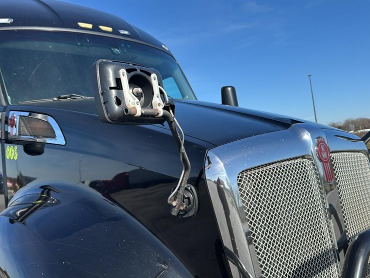 2019-kenworth-t680-image-23