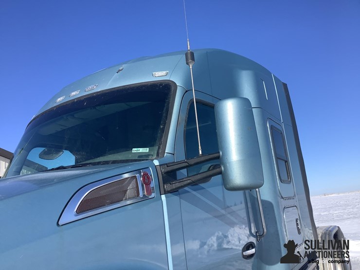 2016-kenworth-t680-image-10