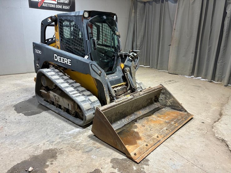 deere-323d-image-7