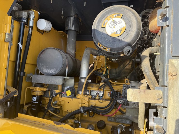 2011-deere-624k-image-28