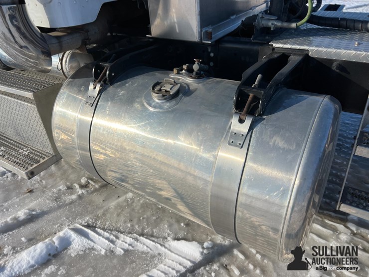 2014-peterbilt-388-image-16