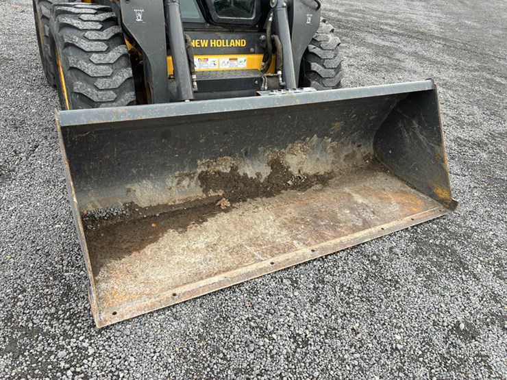 new-holland-l230-image-18