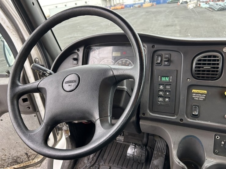 2009-freightliner-m2-s/a-asphalt-patch-truck-image-17