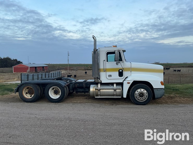 2001-freightliner-fld120-image-4