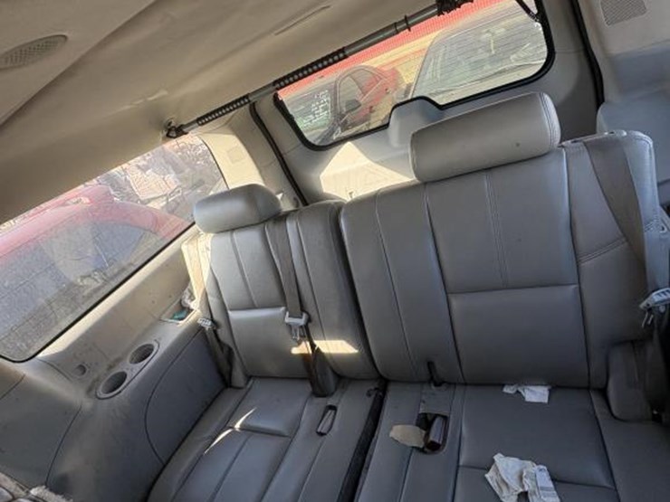 chevrolet-suburban-image-11