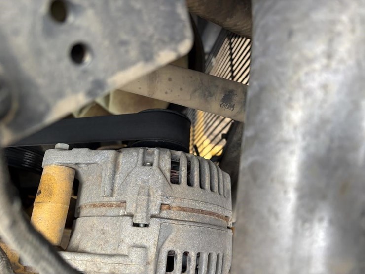 2017-deere-210l-image-47