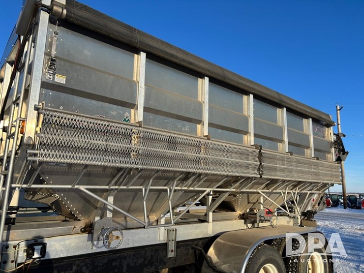 international-4900-image-32