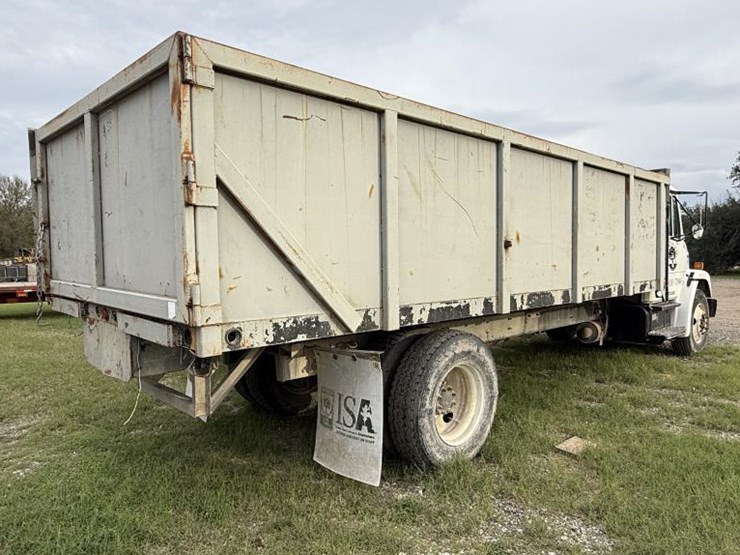 freightliner-fl70-image-3