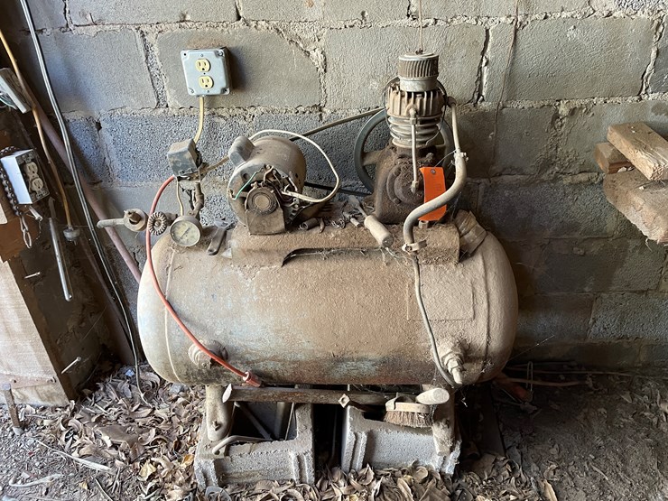 #3720-•-air-compressor-image-1