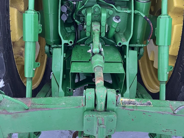 2010-john-deere-8295r-image-31