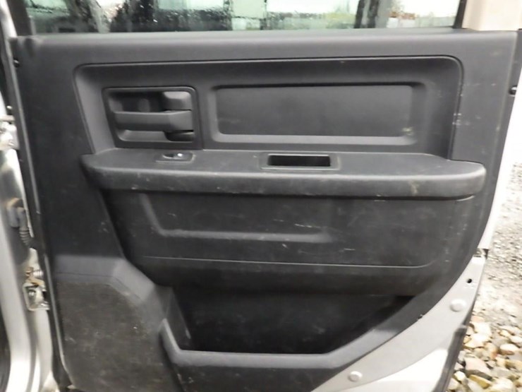 2014-dodge-3500-image-33