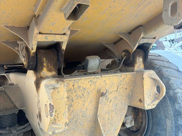 2000-volvo-a40d-image-9