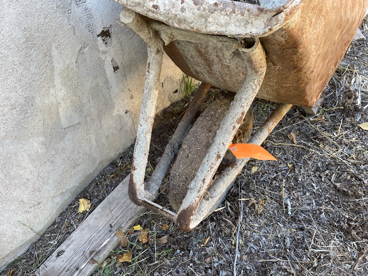 #3698-•-wheelbarrow-image-4