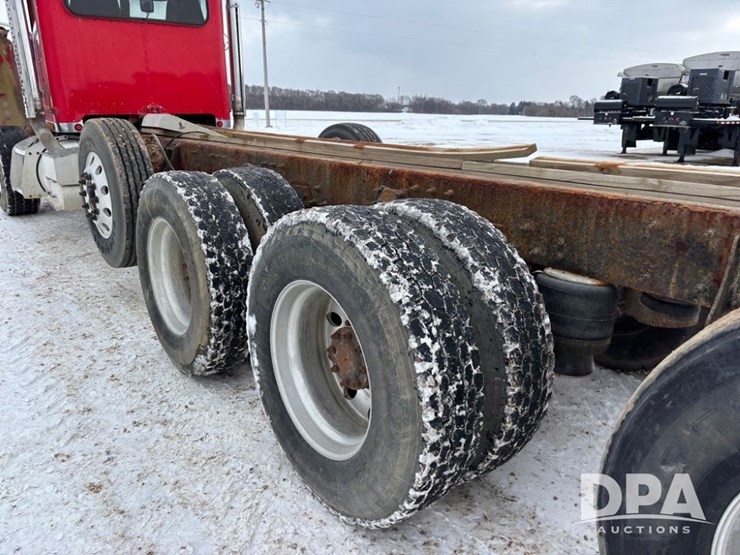 peterbilt-365-image-63