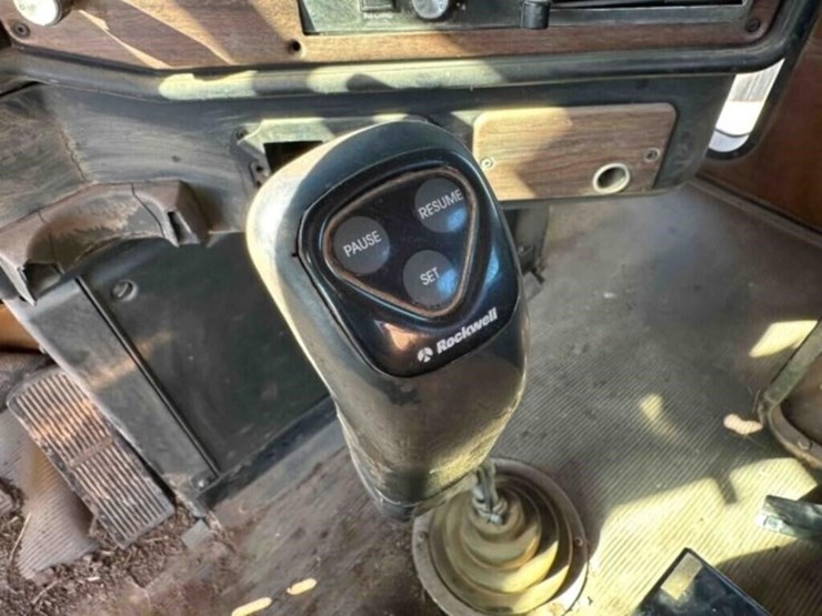 1996-freightliner-bobtail-water-truck-image-43