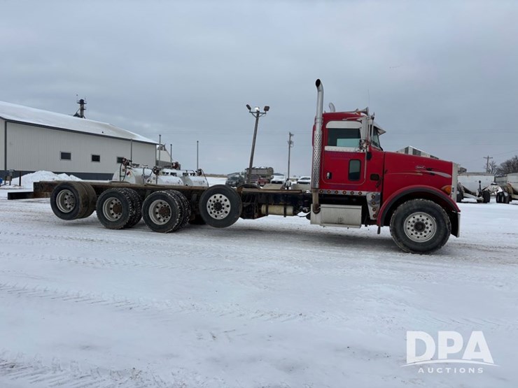 peterbilt-365-image-3